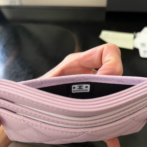 ❌❌ NOT AVAILABLE BNIB FLAT CARD HOLDER 24s LILAC CAVIAR LGHW - Picture 5 of 9